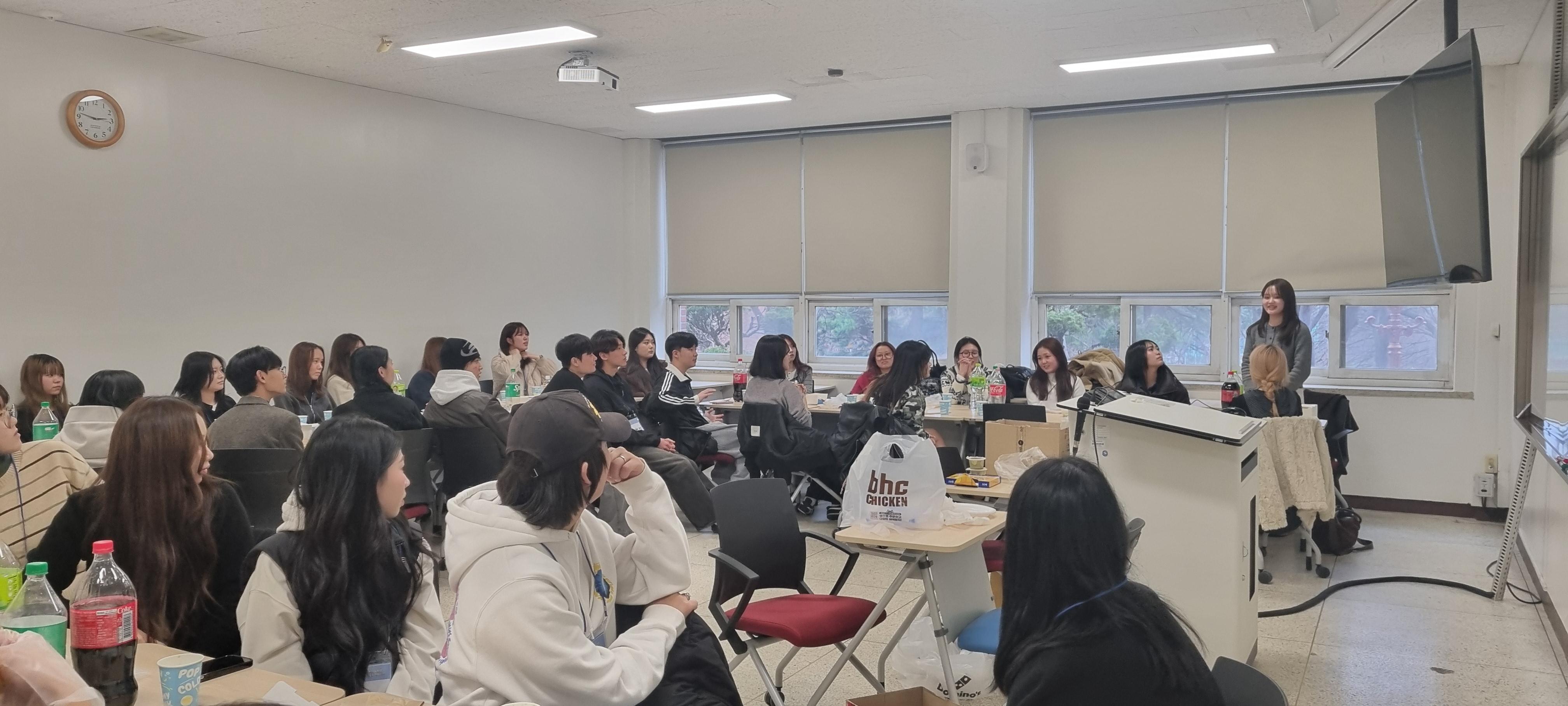 일본 바이코가쿠인대학에서 우리 일본어일본학과에 21명의 현지학기생들이 유학을 왔답니다^^  일본인 친구를 많이 사귈 수 있는 절호의 기회!!!